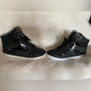 Pastry Pop Tart Grid Black. Women size 5.